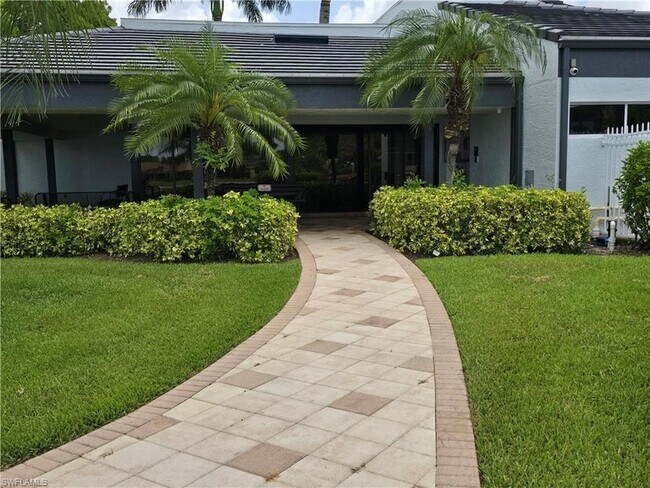 Building Photo - 605 Squire Cir