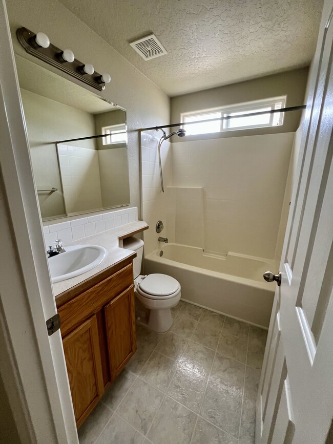 Building Photo - 561 W Palmer Dr