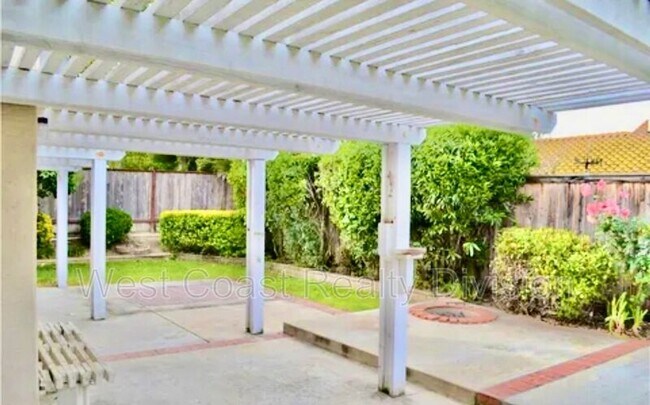 Building Photo - 27573 Dandelion Ct