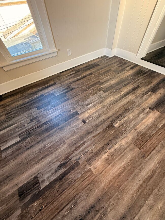 Building Photo - 750-752 E Wheeling St