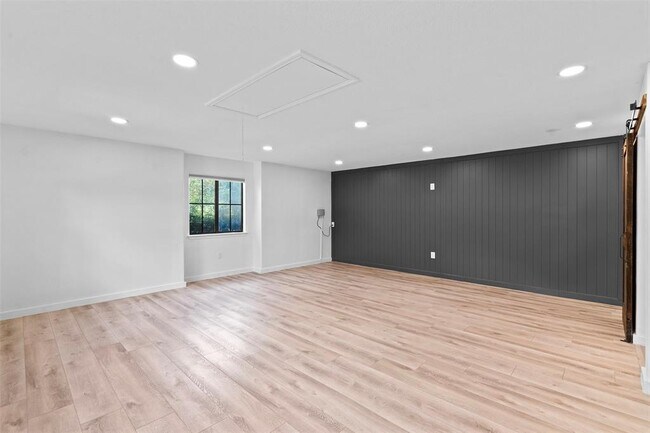 Building Photo - 14913 Longbranch Dr