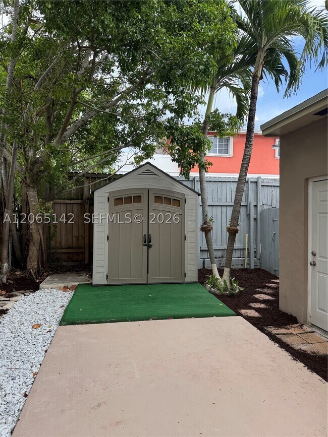 Building Photo - 3177 SW 27th St
