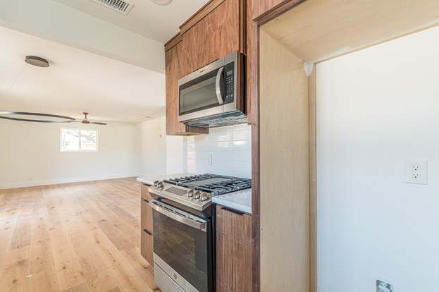 Building Photo - 1813 Magnolia Dr