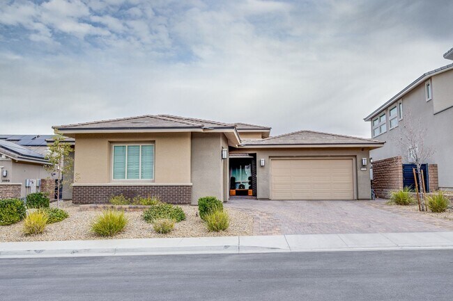 Building Photo - Stunning 5Bed/4.5 Bath home located in a prestigious guard gated community in Summerlin