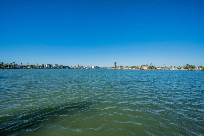 Building Photo - 14125 N Bayshore Dr