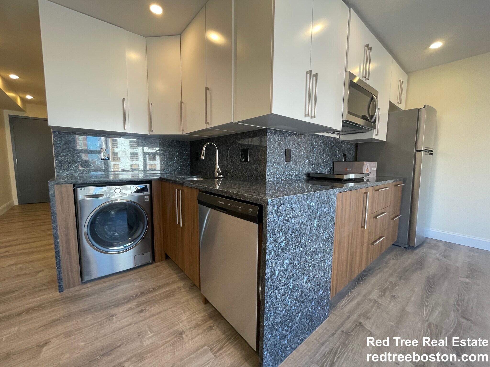 Building Photo - 1028a Commonwealth Ave