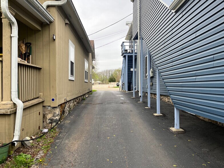 Building Photo - 11323 Fox River Rd