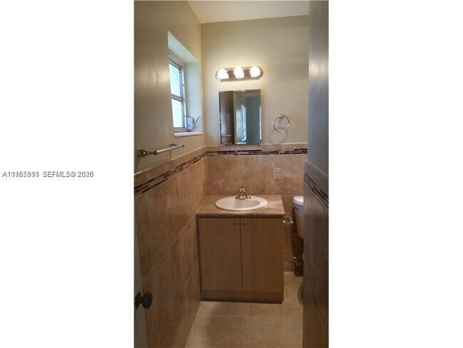 Building Photo - 300 NE 191st St