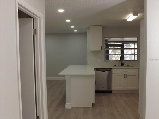 Building Photo - 5515 Albert Dr