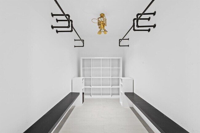 Building Photo - 877 NE 195th St