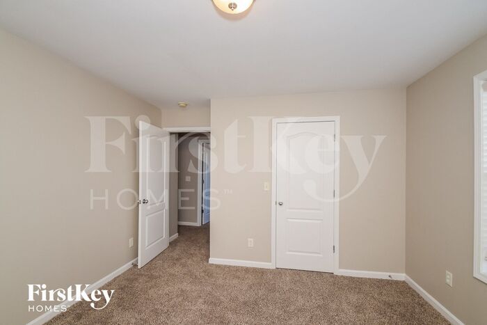Building Photo - 158 Village Dr