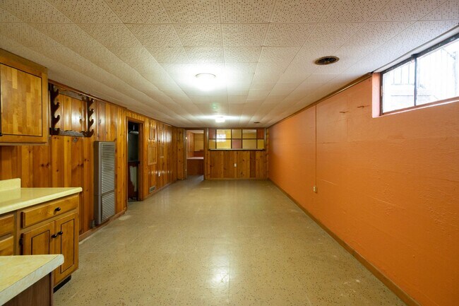 Building Photo - Charming Ranch Home with a great yard in Desirable Southwest Columbia