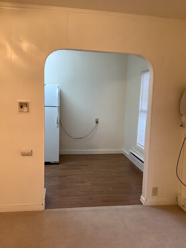 Building Photo - 248 E Birch St