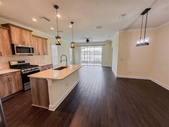 Building Photo - 3520 Woodmont Dr