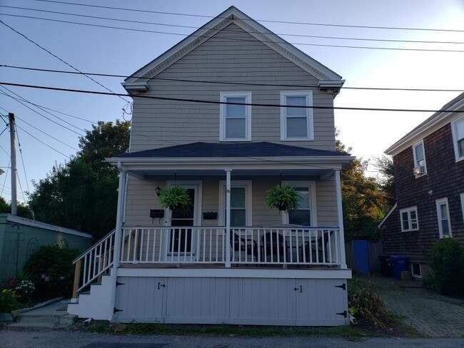 Primary Photo - 6 Warner Pl
