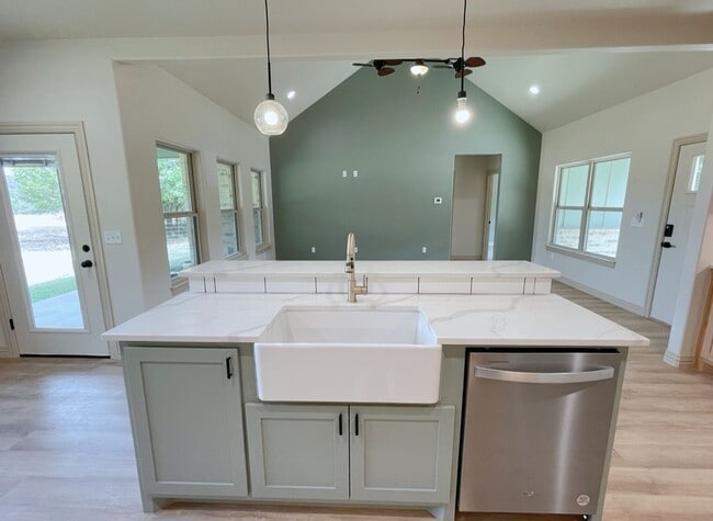 Building Photo - Private 2-Acre Retreat | Custom Home | Gat...