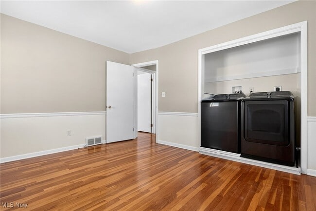 Building Photo - 8310 Broadview Rd