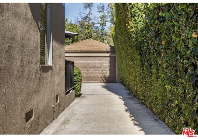 Building Photo - 5715 Allott Ave