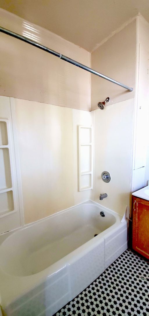 Building Photo - 411 N State St