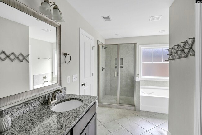 Building Photo - 825 Hidden Point Dr