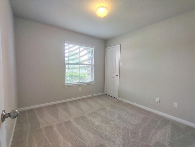 Building Photo - 18315 Pin Oak Lake Dr