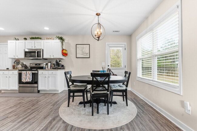 Building Photo - 105 Tahoma Dr