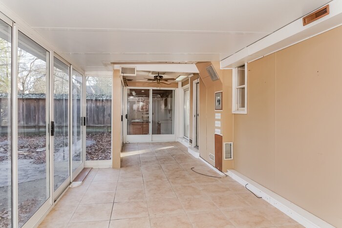 Building Photo - 2343 Ridgewood Rd