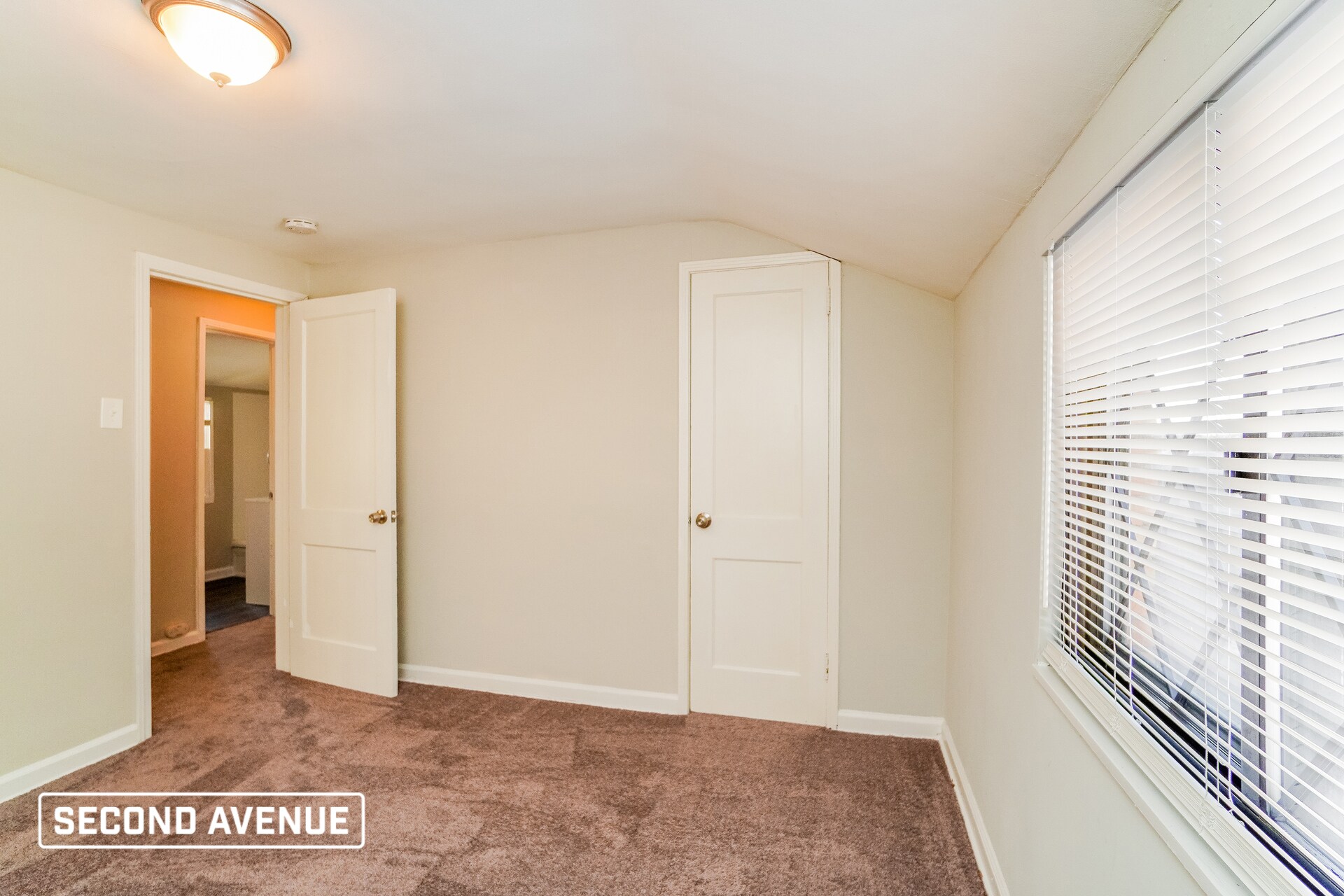 Building Photo - 216 Grove Rd