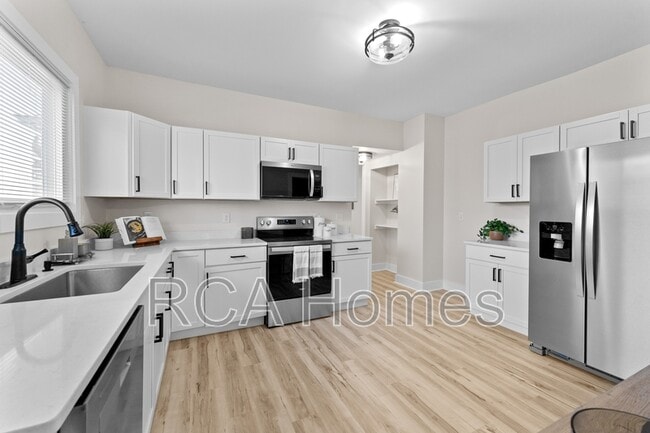 Building Photo - 18 N Gray St