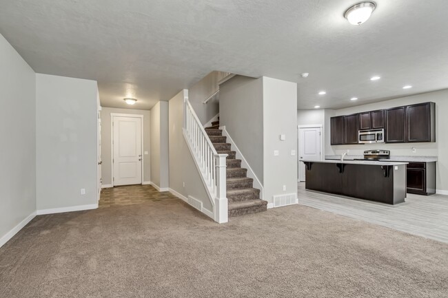 Building Photo - 258 W Willow Creek Dr