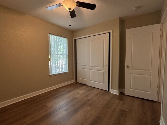 Building Photo - 861 Barrel Point