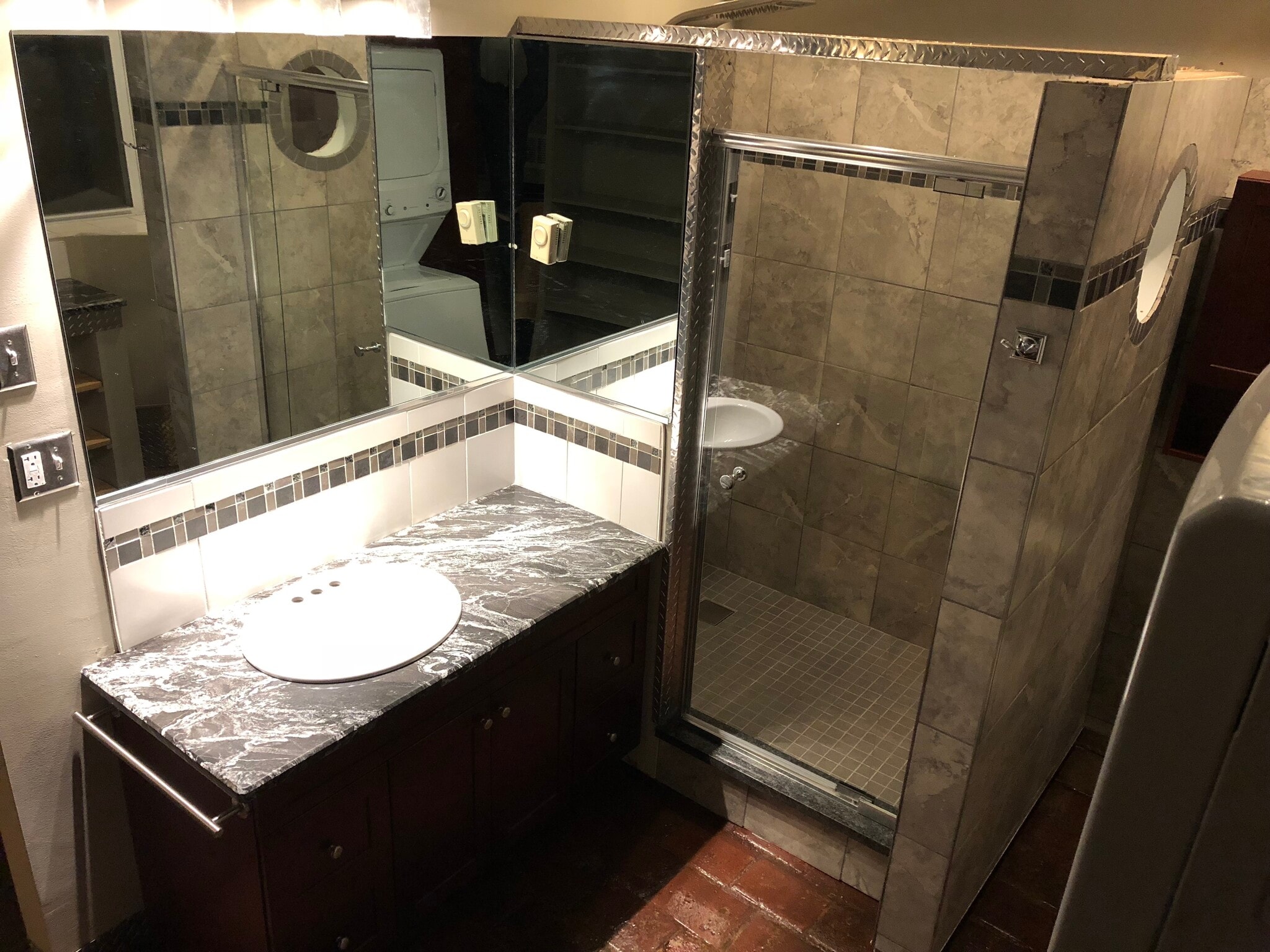 Bathroom vanity & Shower Door - 277 Bluff St