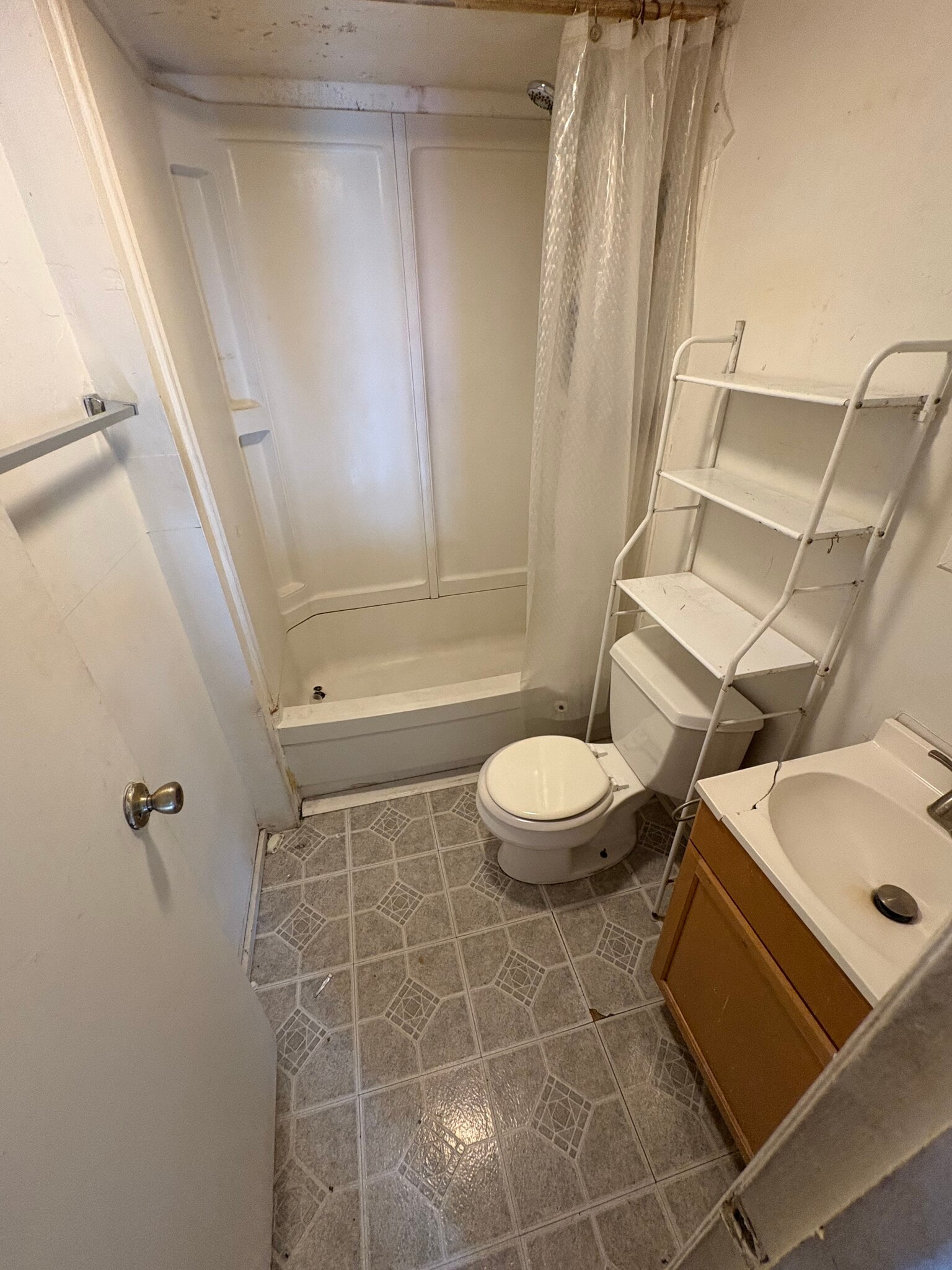 Bathroom - 89 W Ettwein St