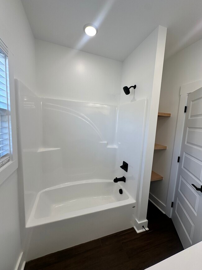 Building Photo - 210 Market St