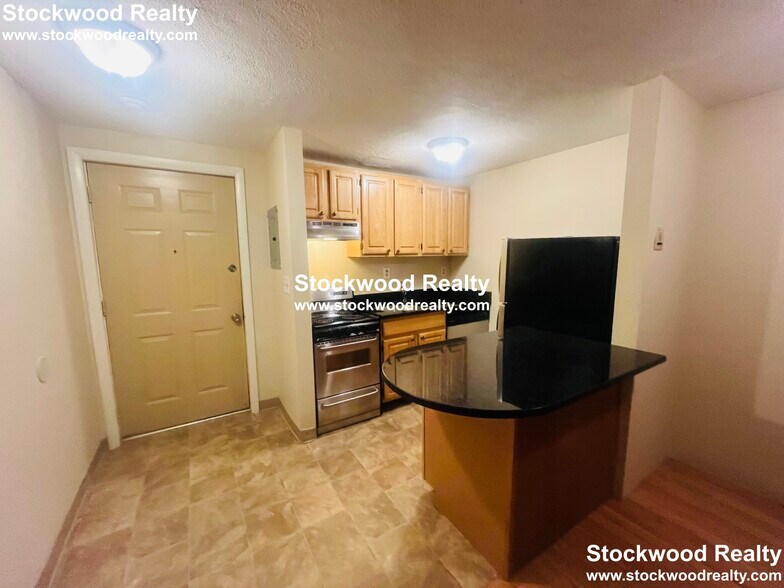 Building Photo - 382 Dorchester St