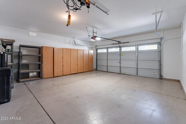 Building Photo - 2943 E Quiet Hollow Ln