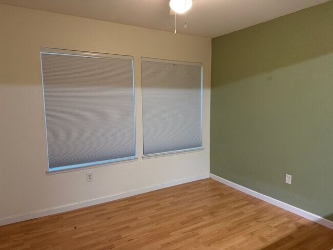 Building Photo - 315 N Cottonwood St