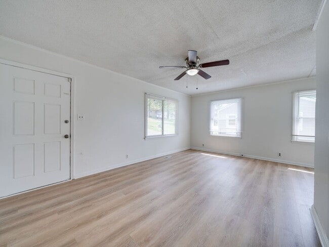 Building Photo - 139 Darnell Pl