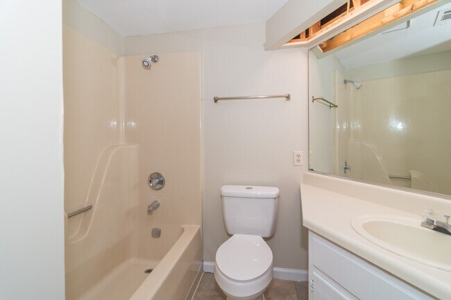 Building Photo - 2519 Forest Home Rd