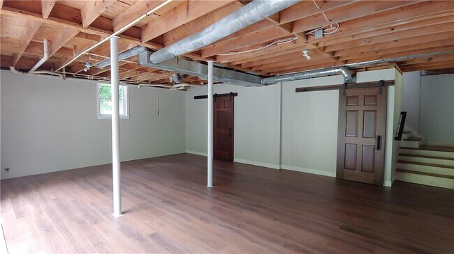 Building Photo - 316 Creekbend Dr