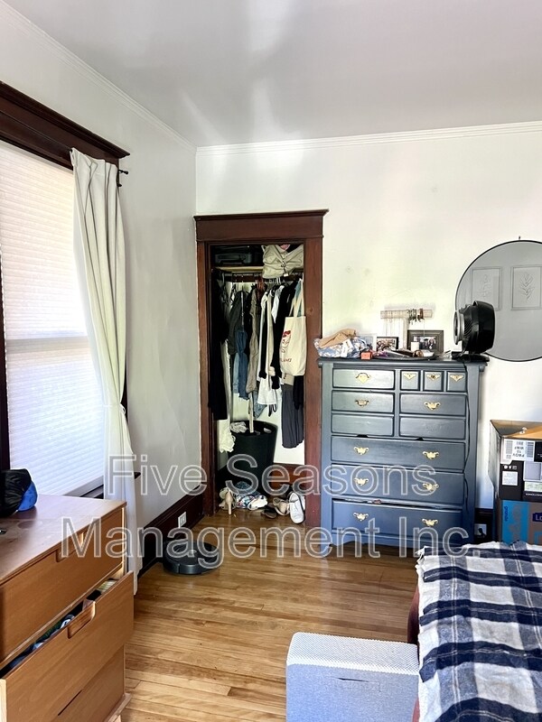 Building Photo - 369 S Winooski Ave