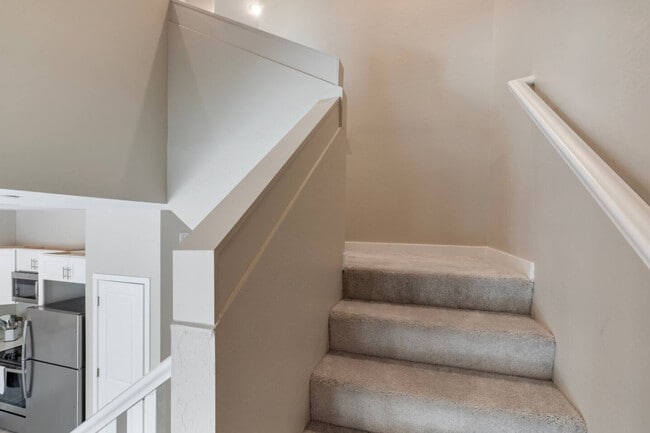 Building Photo - 16601 N Parkview Pl