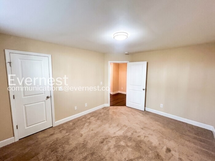 Building Photo - 351 Kara Ln