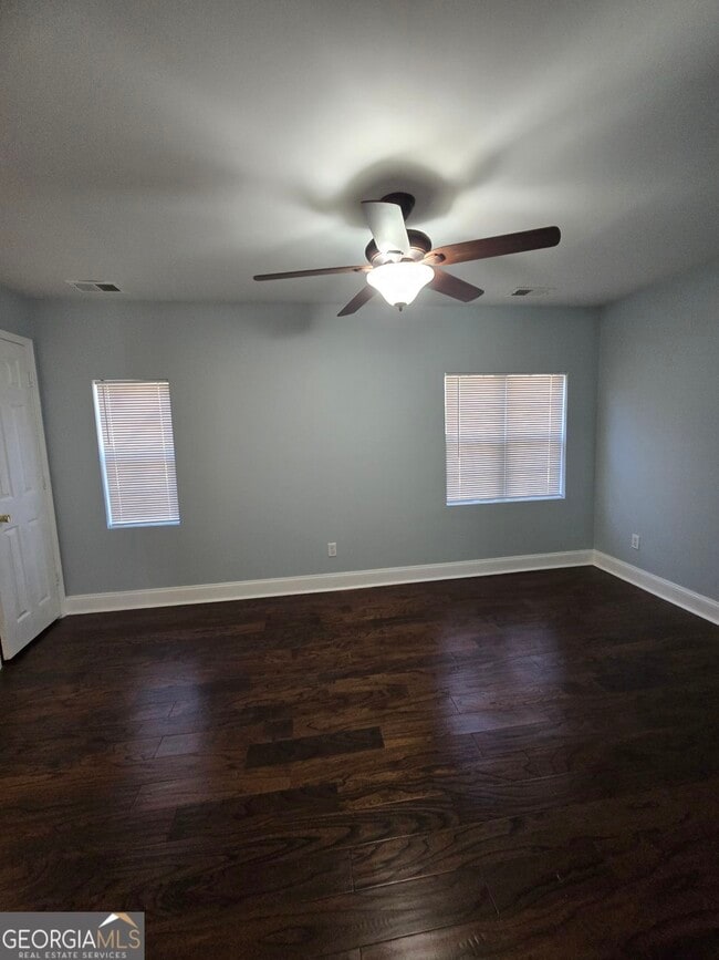 Building Photo - 1211 Lake Dr