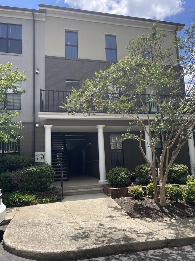 Primary Photo - 770 Walker Square
