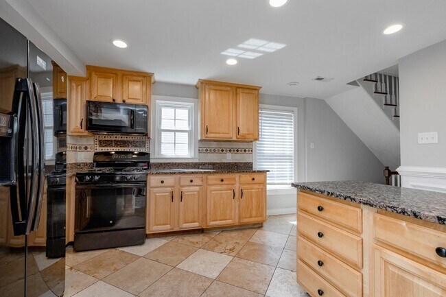 Building Photo - 706 Catherine St