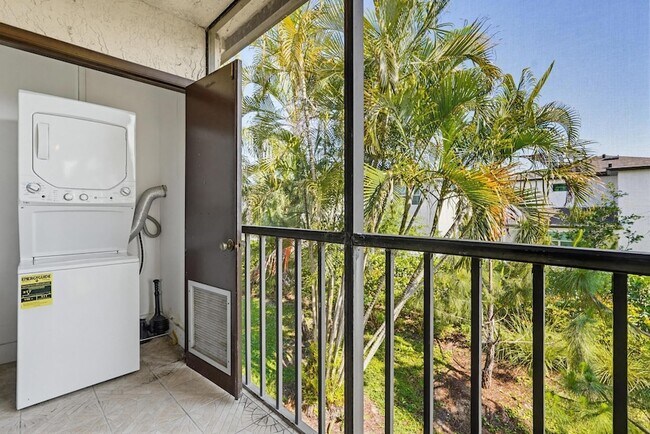 Building Photo - 7245 Golf Colony Ct
