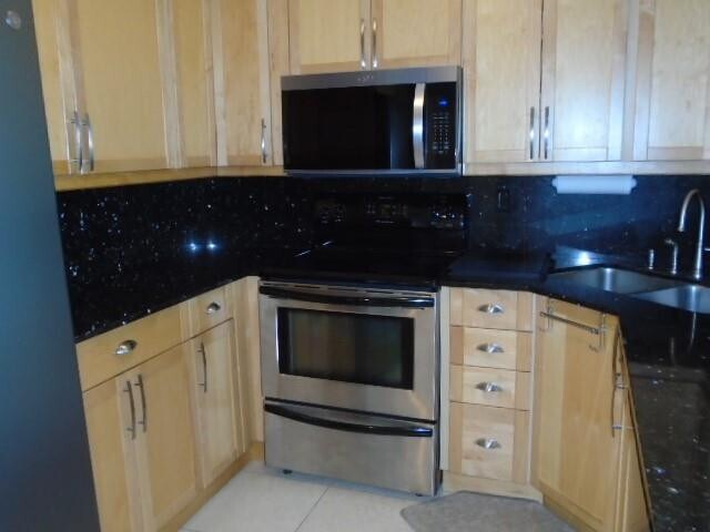 Building Photo - 1800 N Andrews Ave