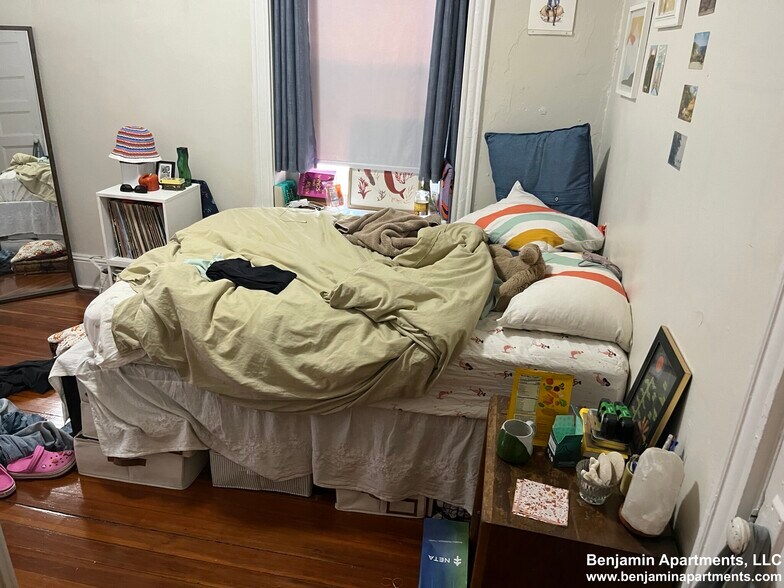 Building Photo - 1595 Beacon St