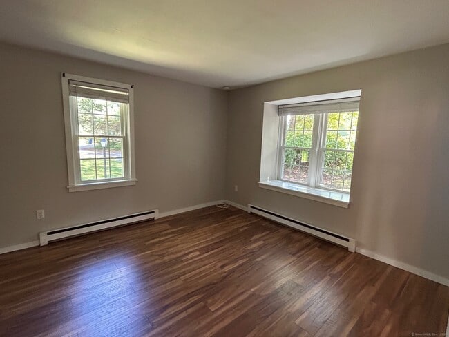 Building Photo - 10 Falls River Cir